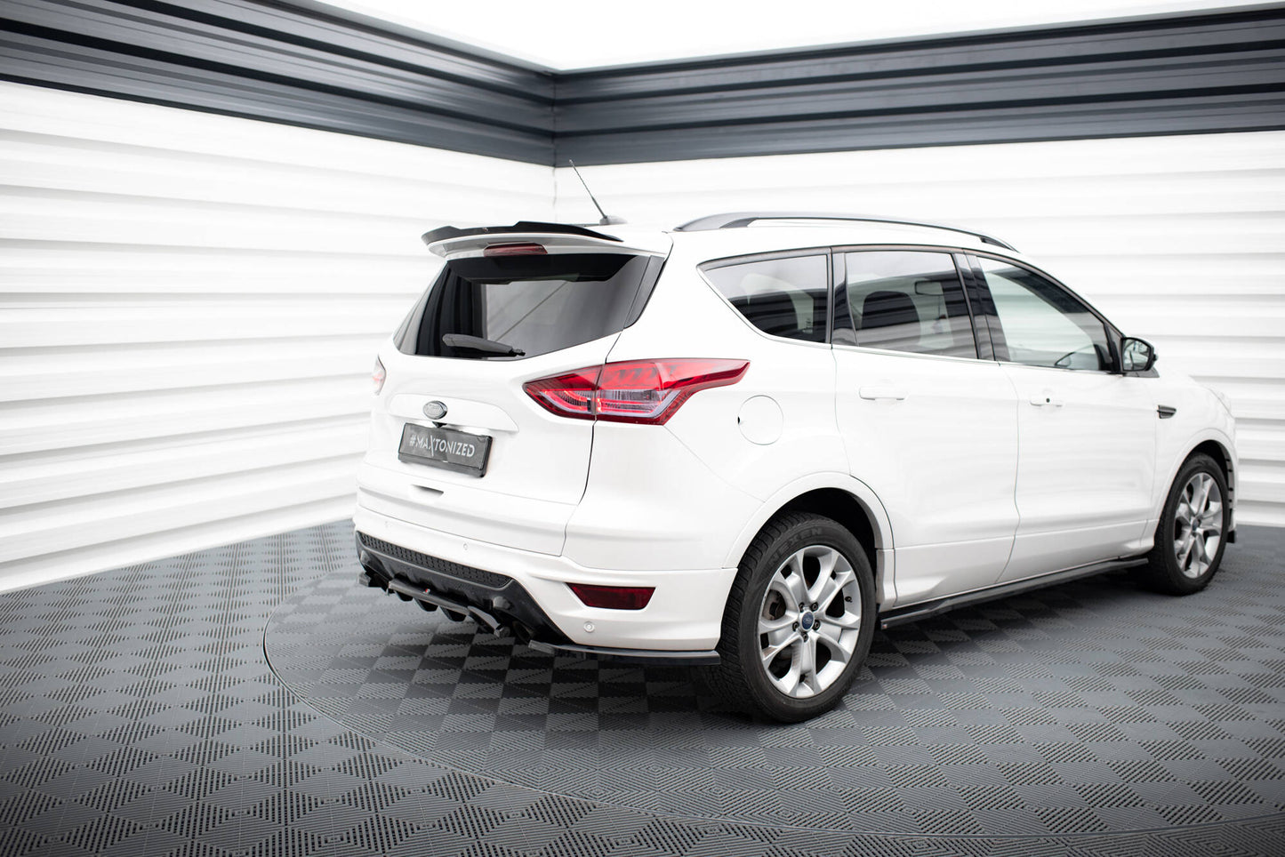 Maxton Spoiler CAP für Ford Kuga ST-Line Mk2 schwarz Hochglanz