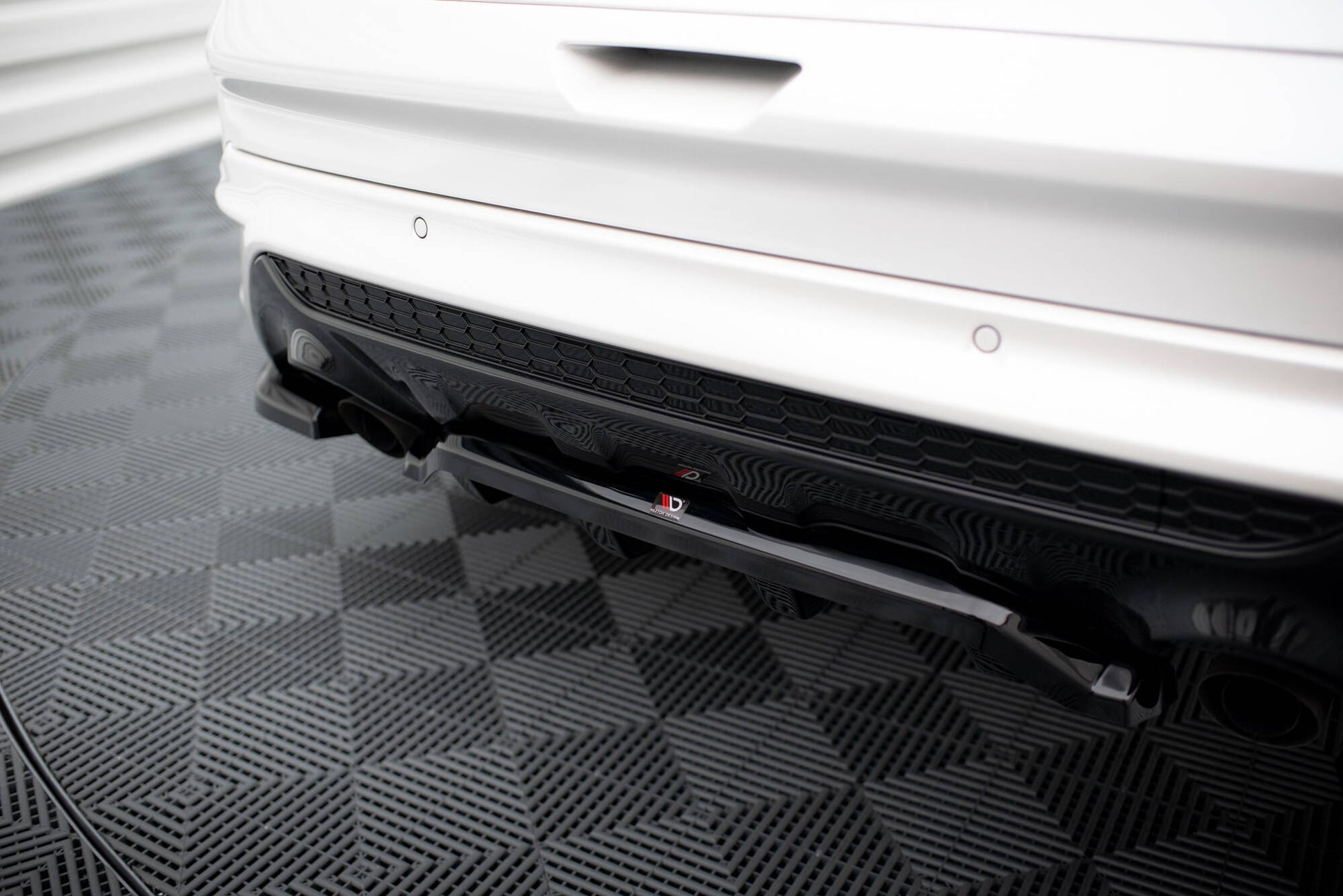 Maxton Mittlerer Diffusor Heck Ansatz DTM Look für Ford Kuga ST-Line Mk2 schwarz Hochglanz