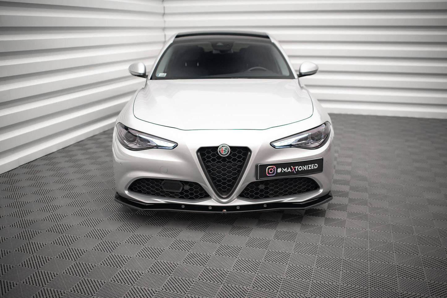 Maxton Front Ansatz V.1 für Alfa Romeo Giulia Sport schwarz Hochglanz