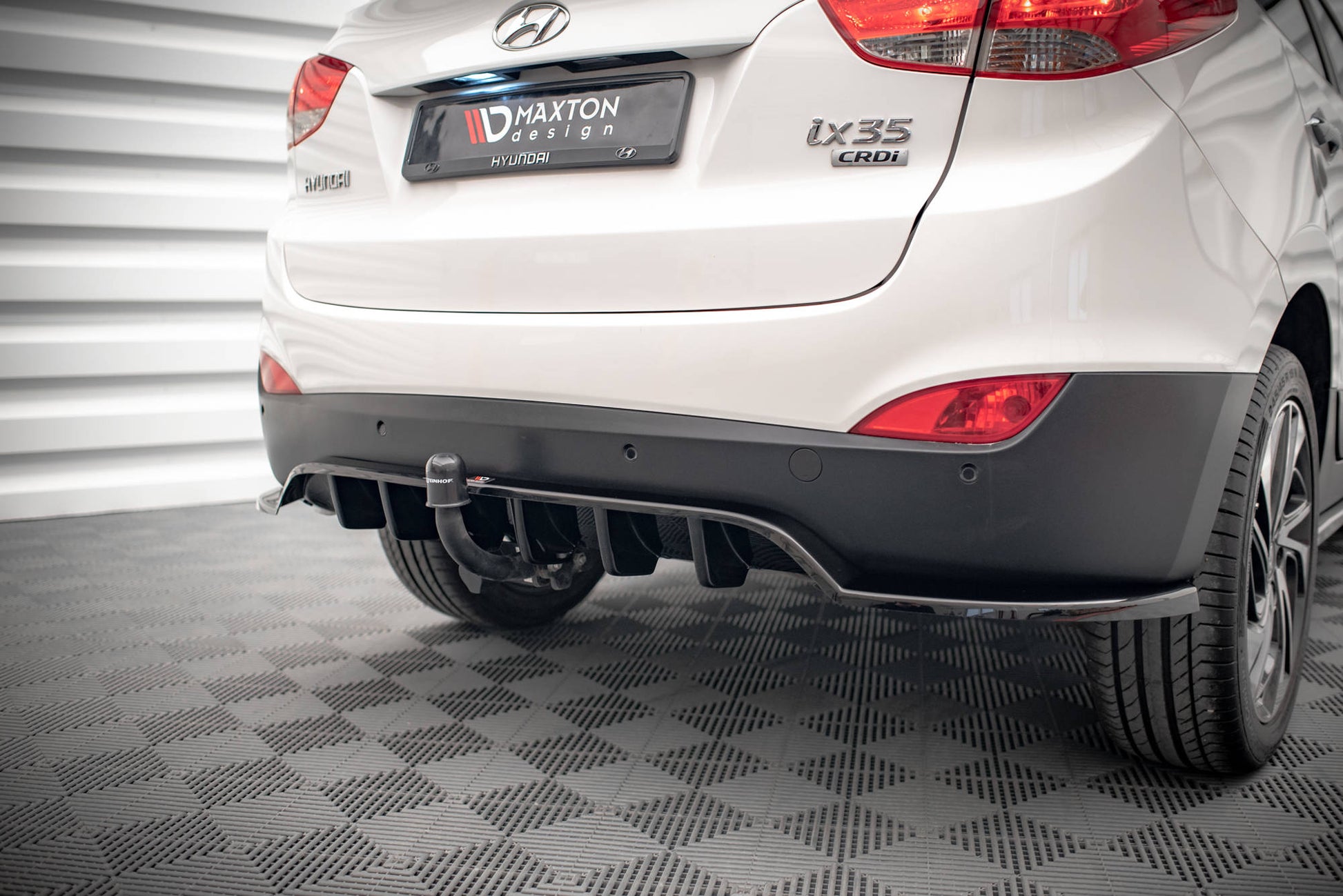 Maxton Mittlerer Diffusor Heck Ansatz DTM Look für Hyundai ix35 Mk1 schwarz Hochglanz