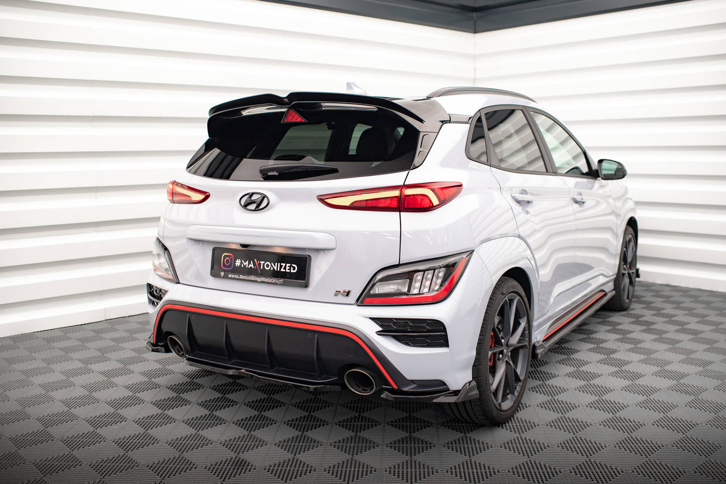 Maxton Spoiler CAP für Hyundai Kona N Mk1 schwarz Hochglanz