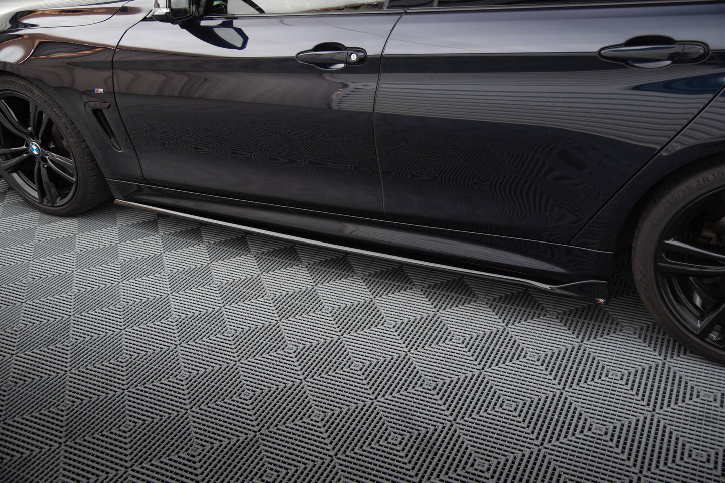 Maxton Seitenschweller Ansatz für V.3 für BMW 4er Coupe / Gran Coupe / Cabrio M-Paket F32 / F36 / F33 schwarz Hochglanz