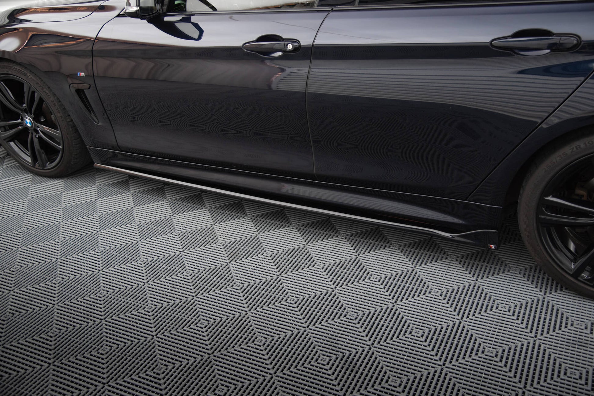 Maxton Seitenschweller Ansatz für V.3 für BMW 4er Coupe / Gran Coupe / Cabrio M-Paket F32 / F36 / F33 schwarz Hochglanz