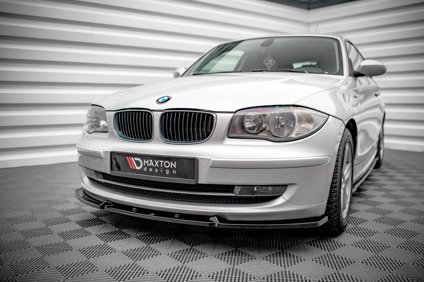 Maxton Front Ansatz V.3 für BMW 1er E81 Facelift schwarz Hochglanz