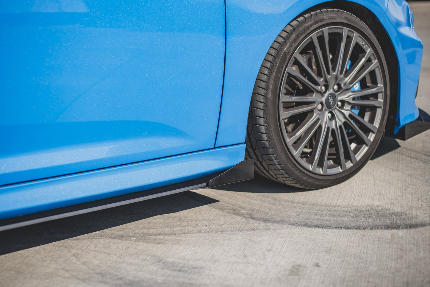 Maxton Robuste Racing Seitenschweller Ansatz für für + Flaps Ford Focus RS Mk3 schwarz Hochglanz