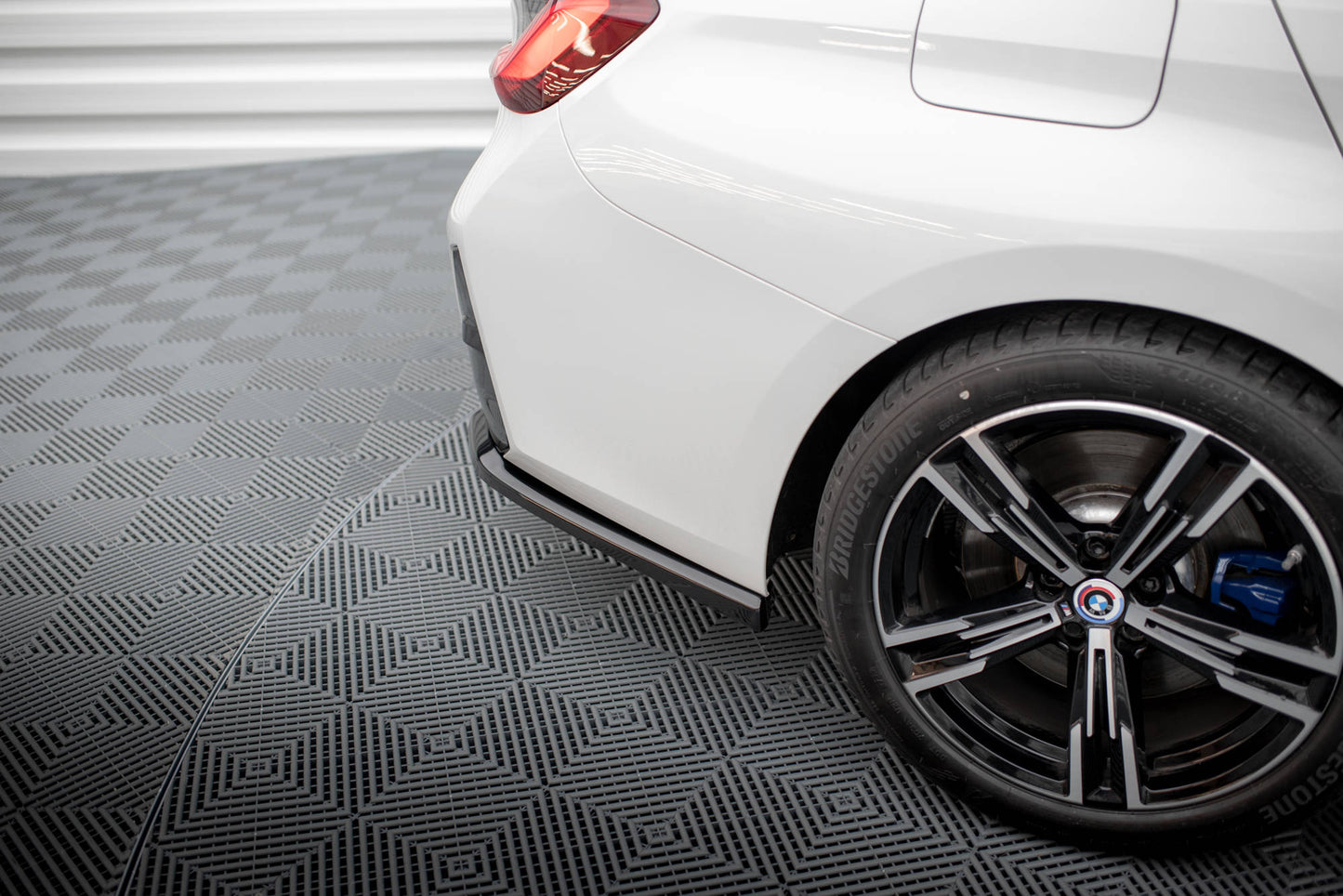 Maxton Heck Ansatz Flaps Diffusor für BMW M-Paket G20 / G21 Facelift schwarz Hochglanz
