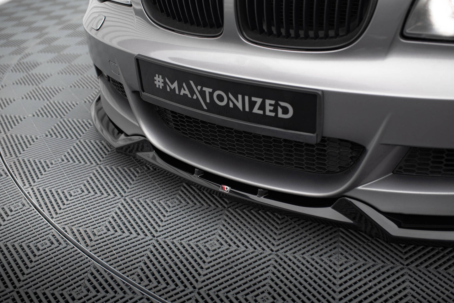 Maxton Front Ansatz V.1 für BMW 1er M-Paket E82 schwarz Hochglanz