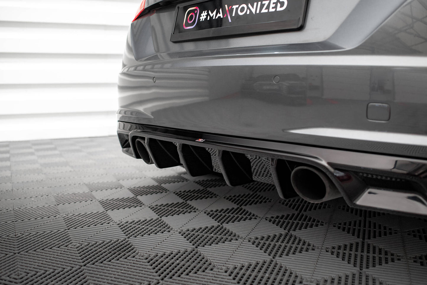 Maxton Diffusor Heck Ansatz für Audi TT S-Line 8S schwarz Hochglanz