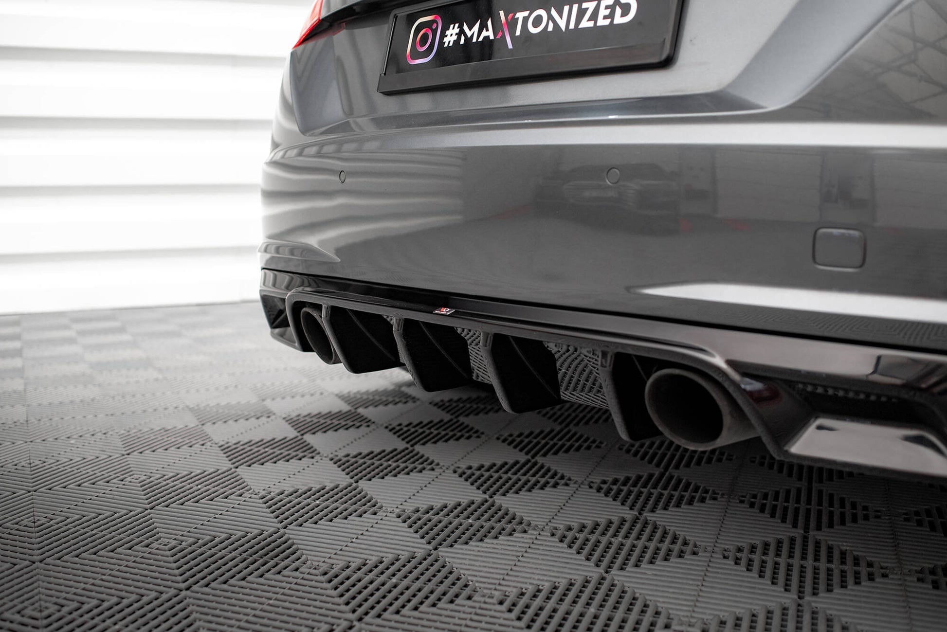 Maxton Diffusor Heck Ansatz für Audi TT S-Line 8S schwarz Hochglanz