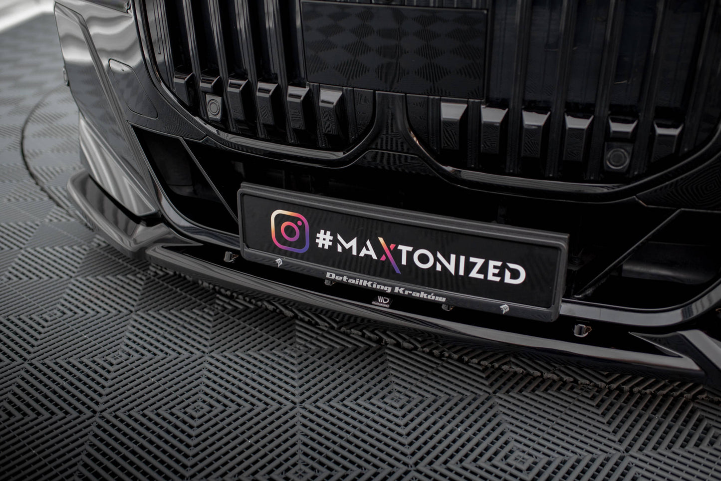 Maxton Front Ansatz V.2 für BMW 7 M-Paket / M760e / i7 M-Paket G70   schwarz Hochglanz