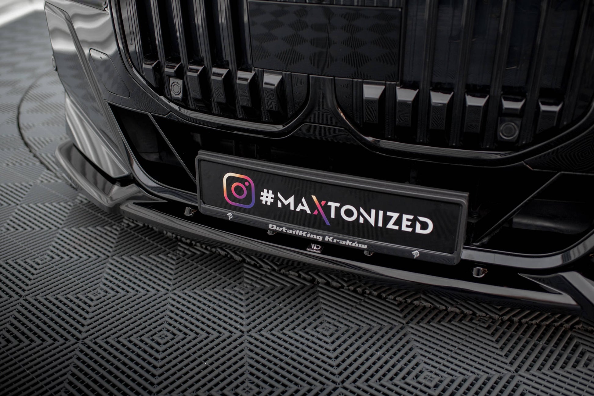 Maxton Front Ansatz V.2 für BMW 7 M-Paket / M760e / i7 M-Paket G70   schwarz Hochglanz