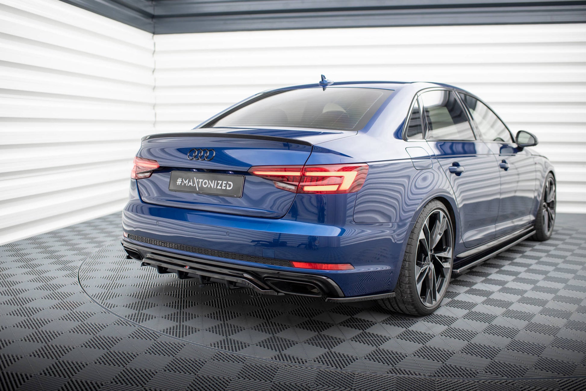 Maxton Heck Ansatz Flaps Diffusor für Audi A4 Competition B9  schwarz Hochglanz