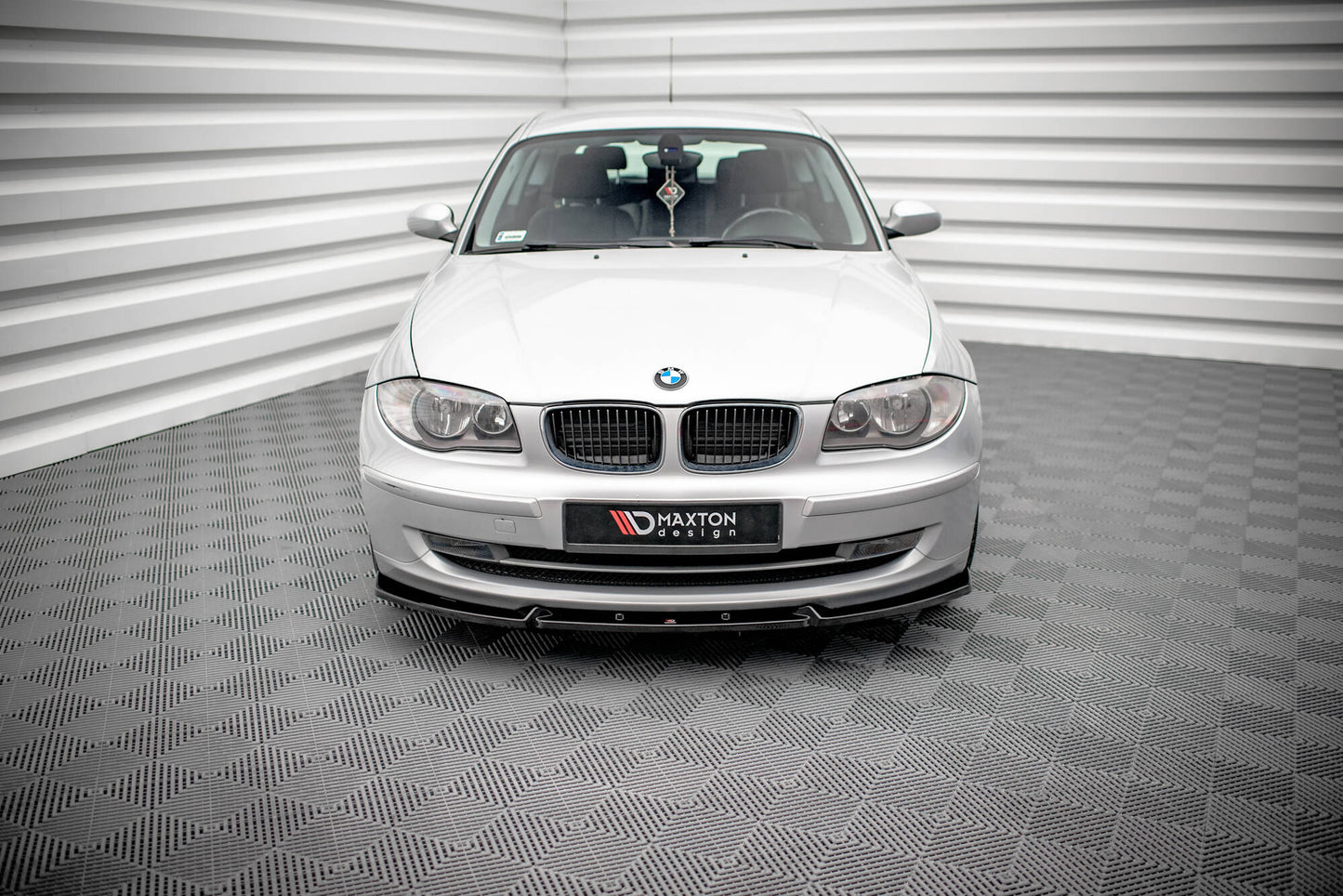 Maxton Front Ansatz V.3 für BMW 1er E81 Facelift schwarz Hochglanz