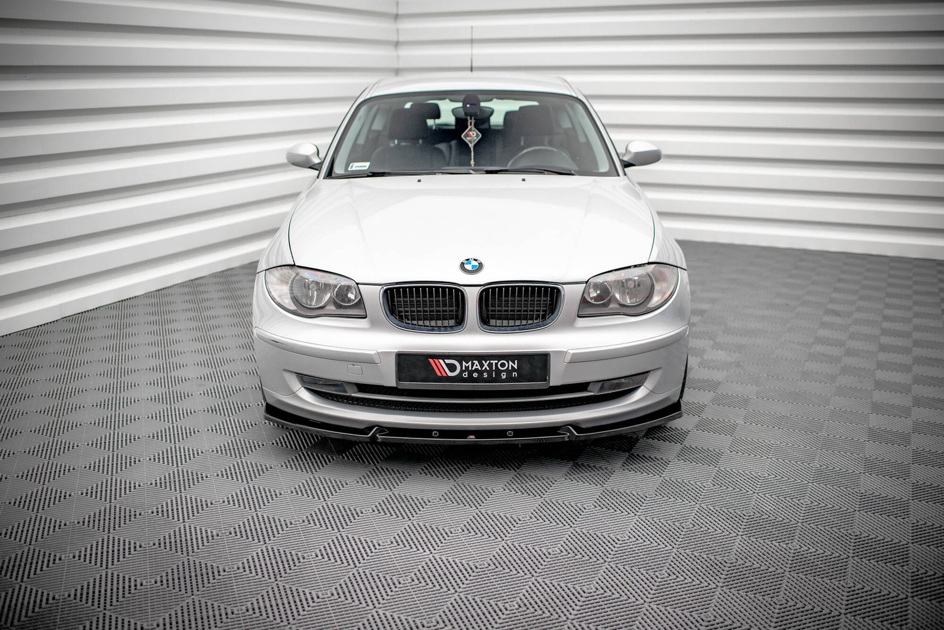 Maxton Front Ansatz V.3 für BMW 1er E81 Facelift schwarz Hochglanz