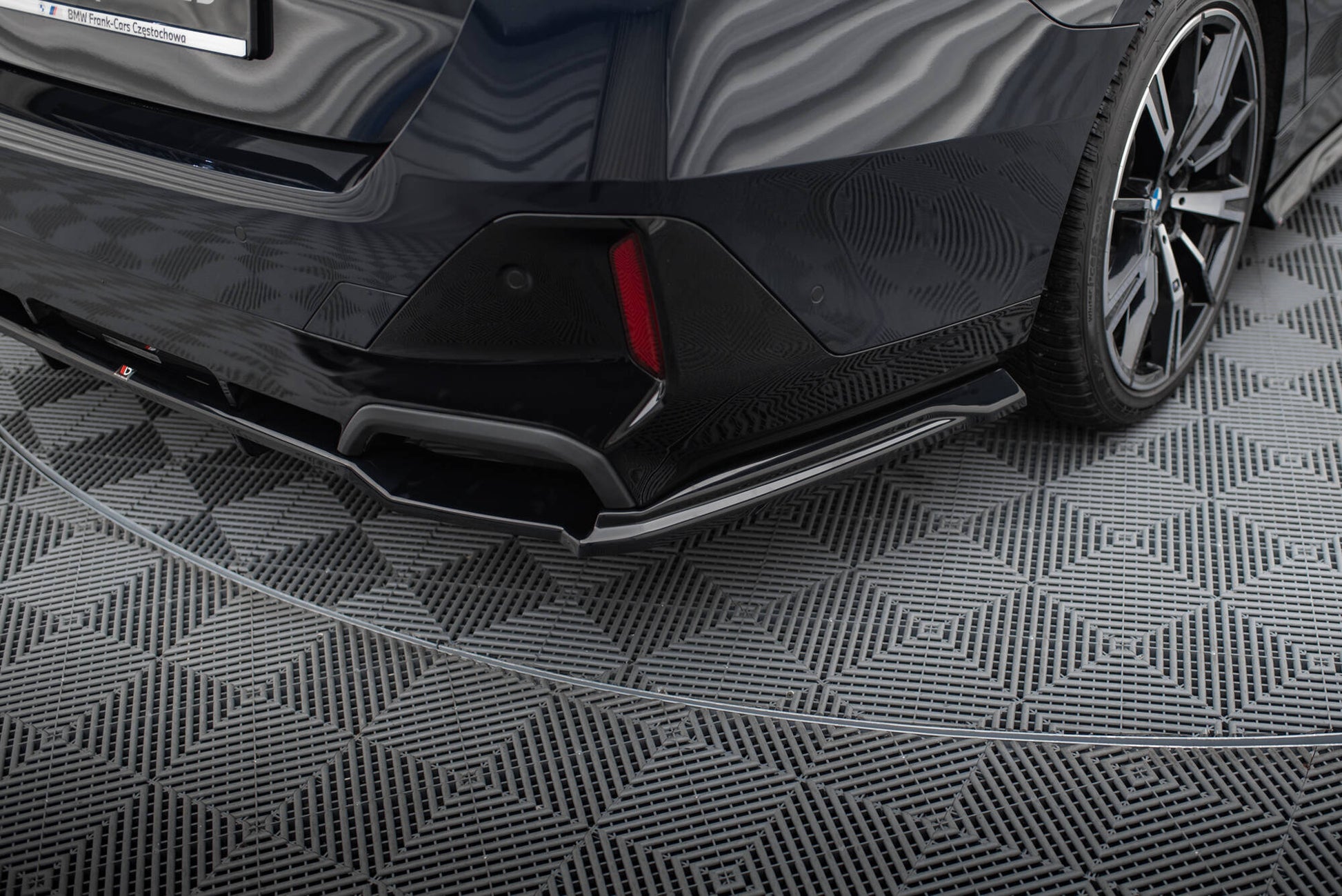 Maxton Mittlerer Diffusor Heck Ansatz DTM Look für V.2 BMW 5er M-Paket G60 schwarz Hochglanz