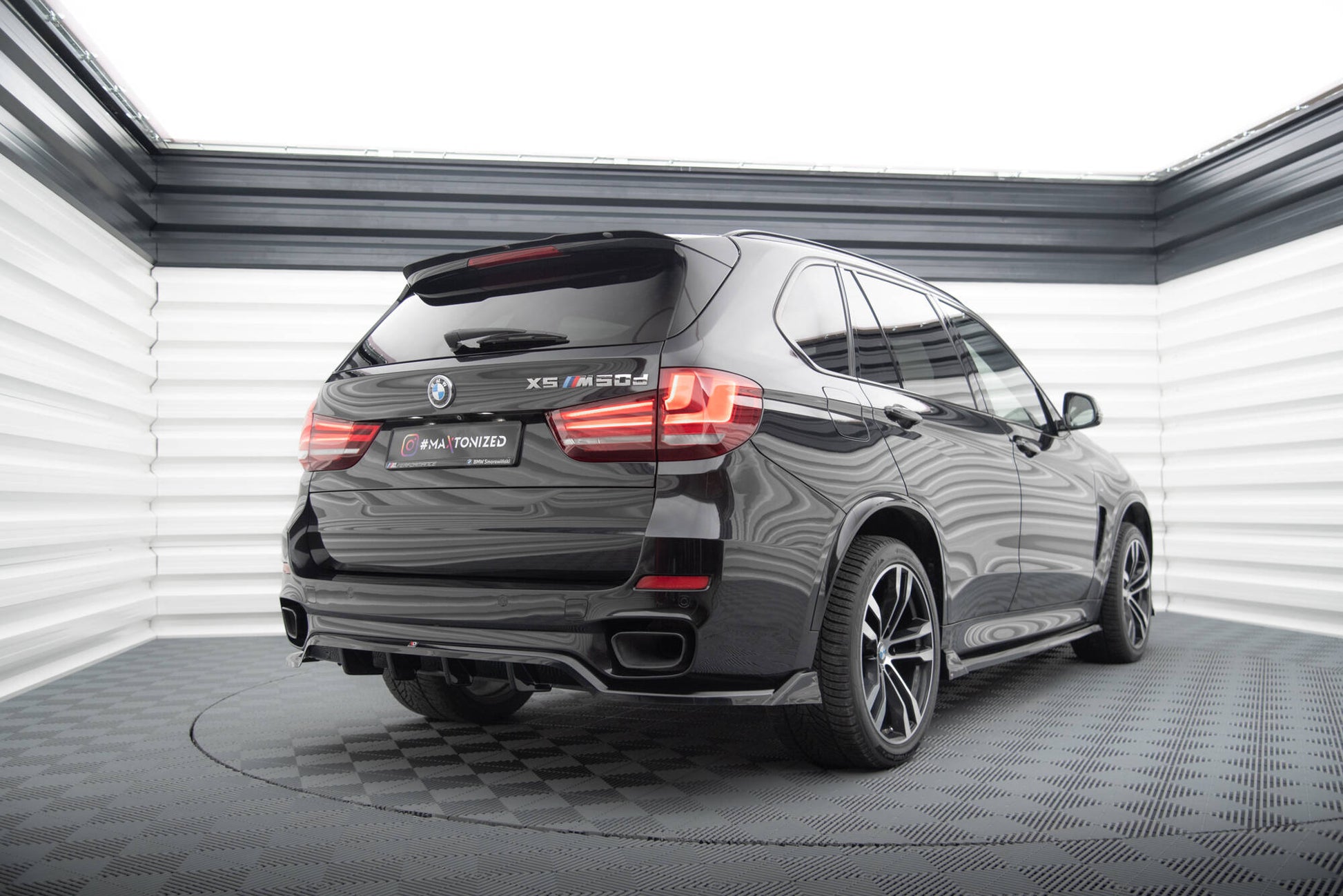 Maxton Mittlerer Diffusor Heck Ansatz DTM Look für BMW X5 M-Paket F15 schwarz Hochglanz