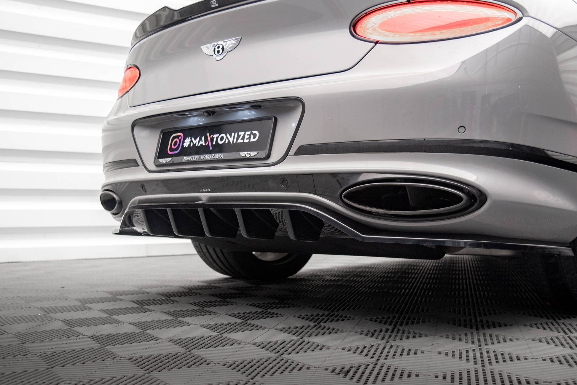 Maxton Mittlerer Diffusor Heck Ansatz DTM Look für Bentley Continental GT Mk3 schwarz Hochglanz