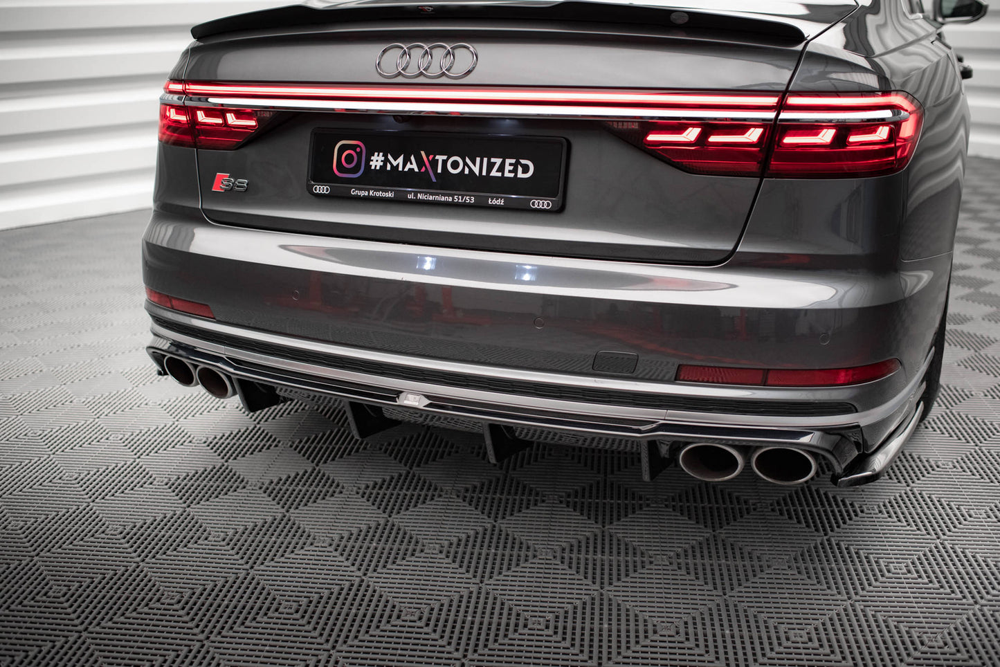 Maxton Diffusor Heck Ansatz für Audi S8 D5 schwarz Hochglanz