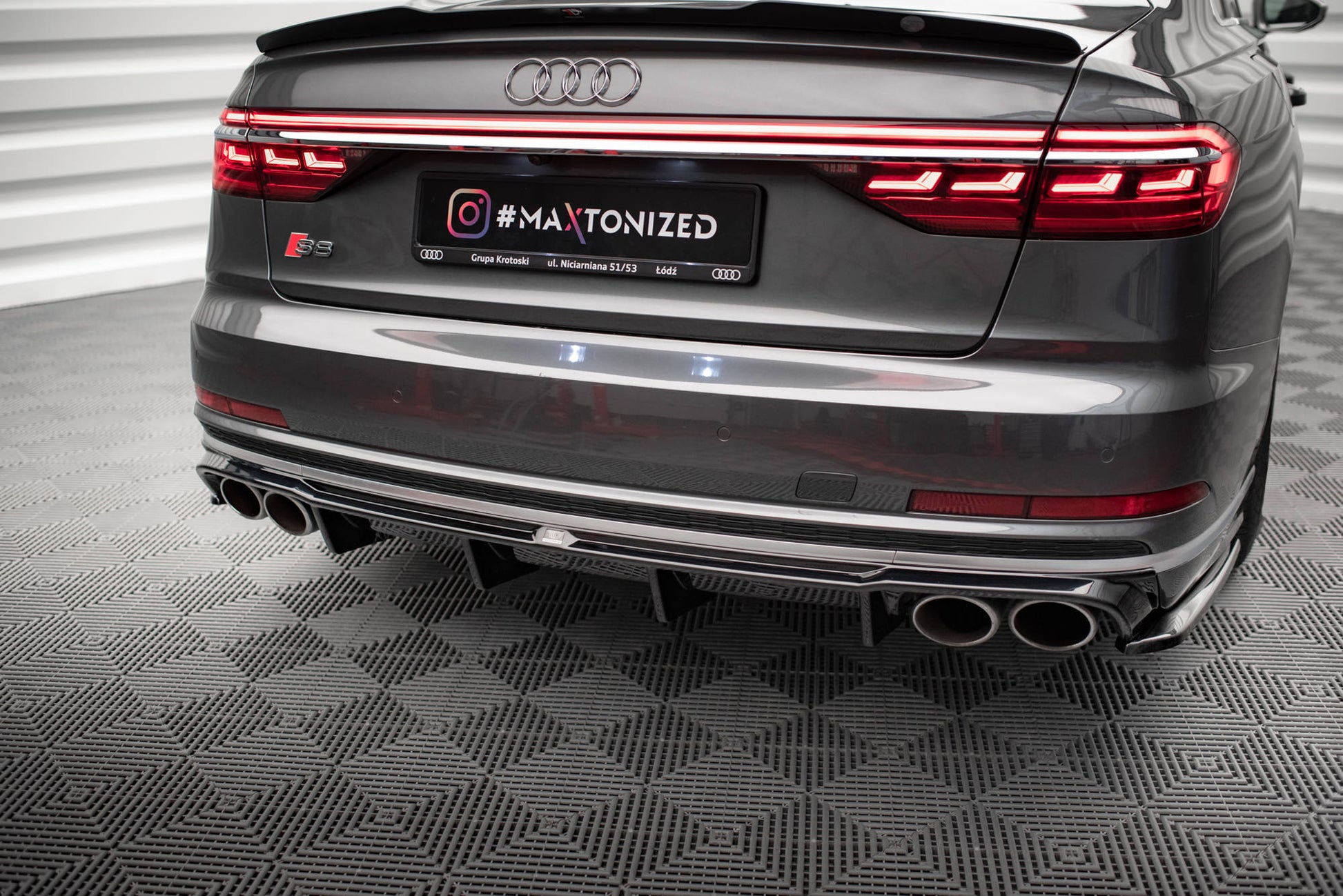 Maxton Diffusor Heck Ansatz für Audi S8 D5 schwarz Hochglanz