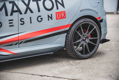 Maxton Robuste Racing Seitenschweller Ansatz für für + Front Stoßstangen Racing Flaps passend für Ford Fiesta Mk8 ST / ST-...