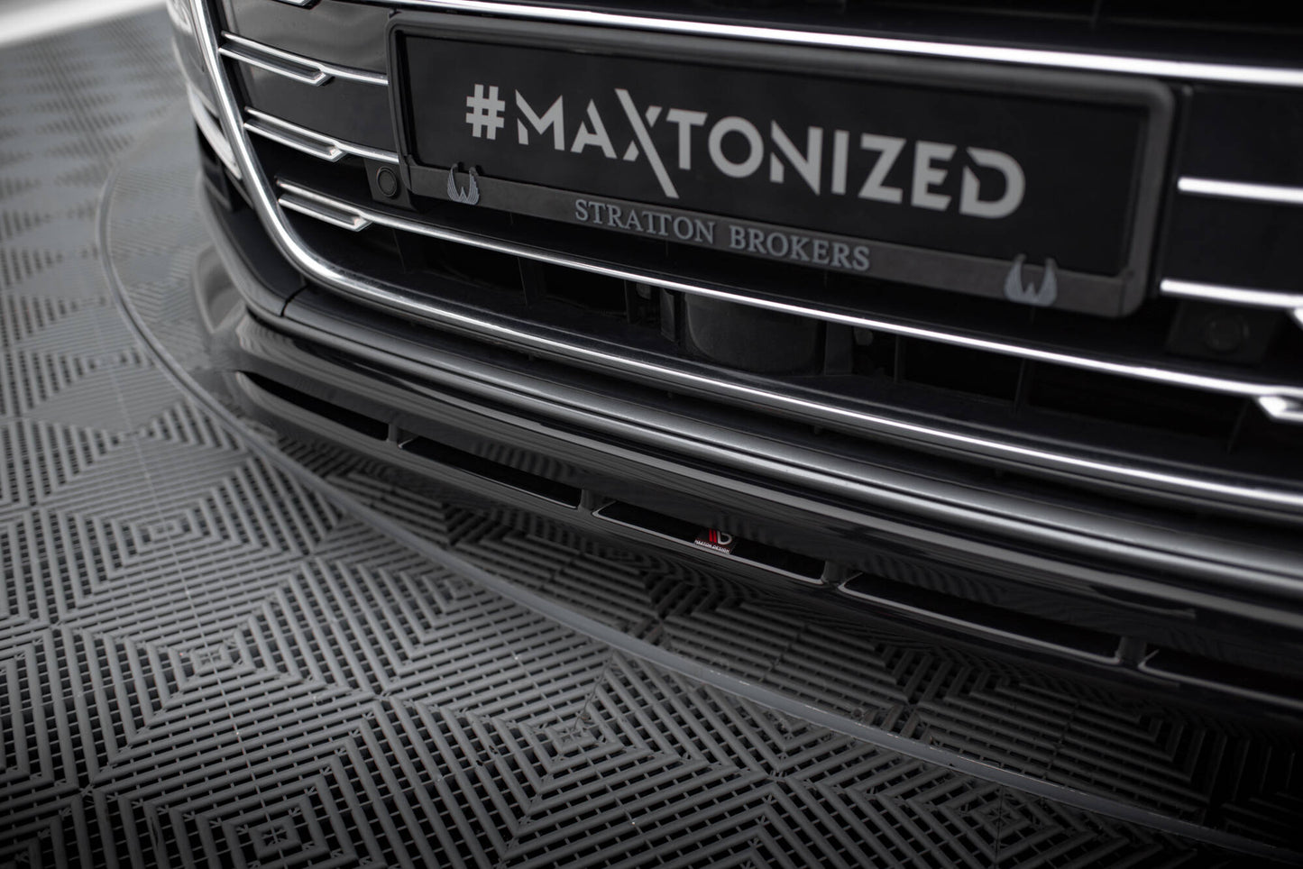 Maxton Front Ansatz für Audi A8 D5 schwarz Hochglanz