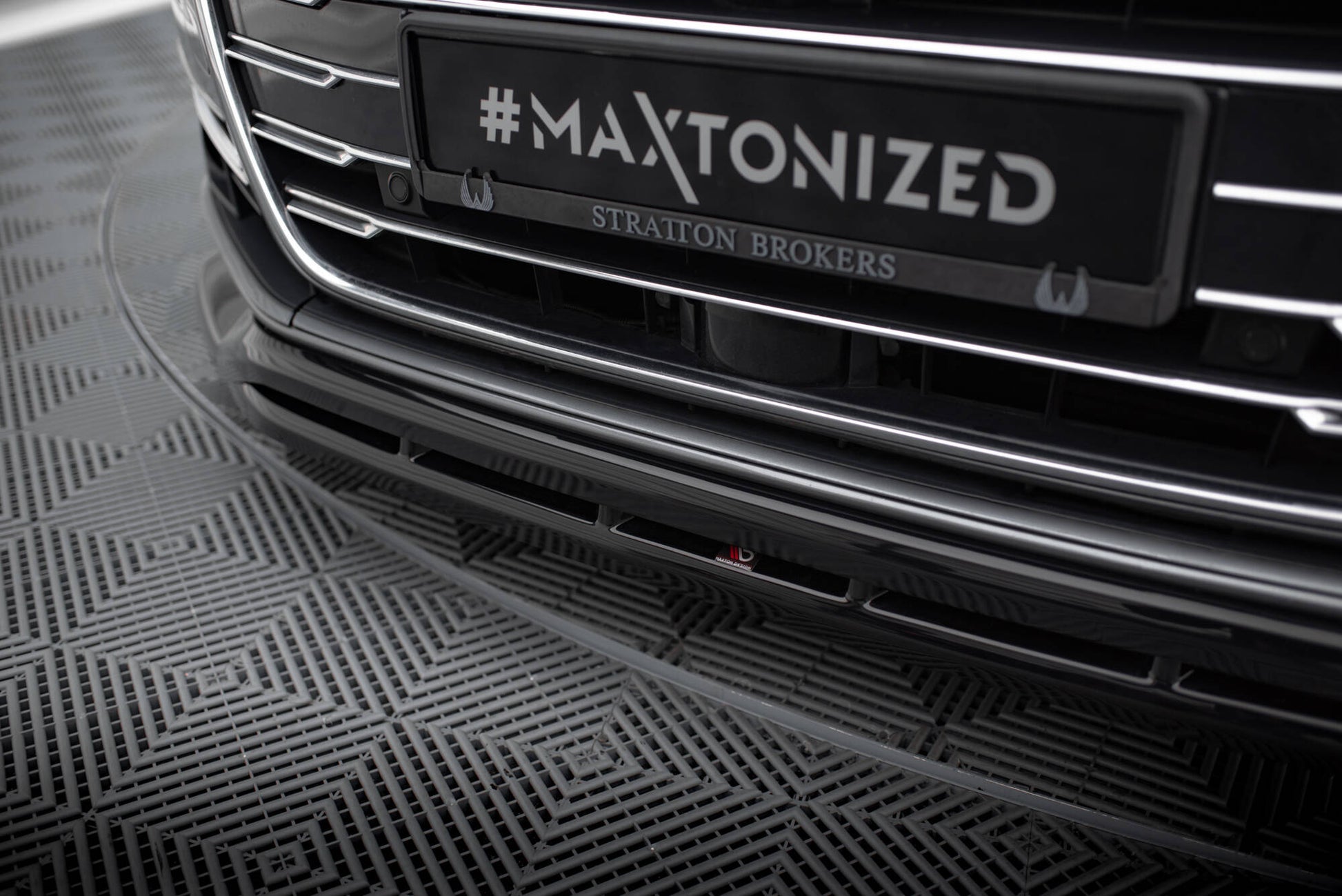Maxton Front Ansatz für Audi A8 D5 schwarz Hochglanz
