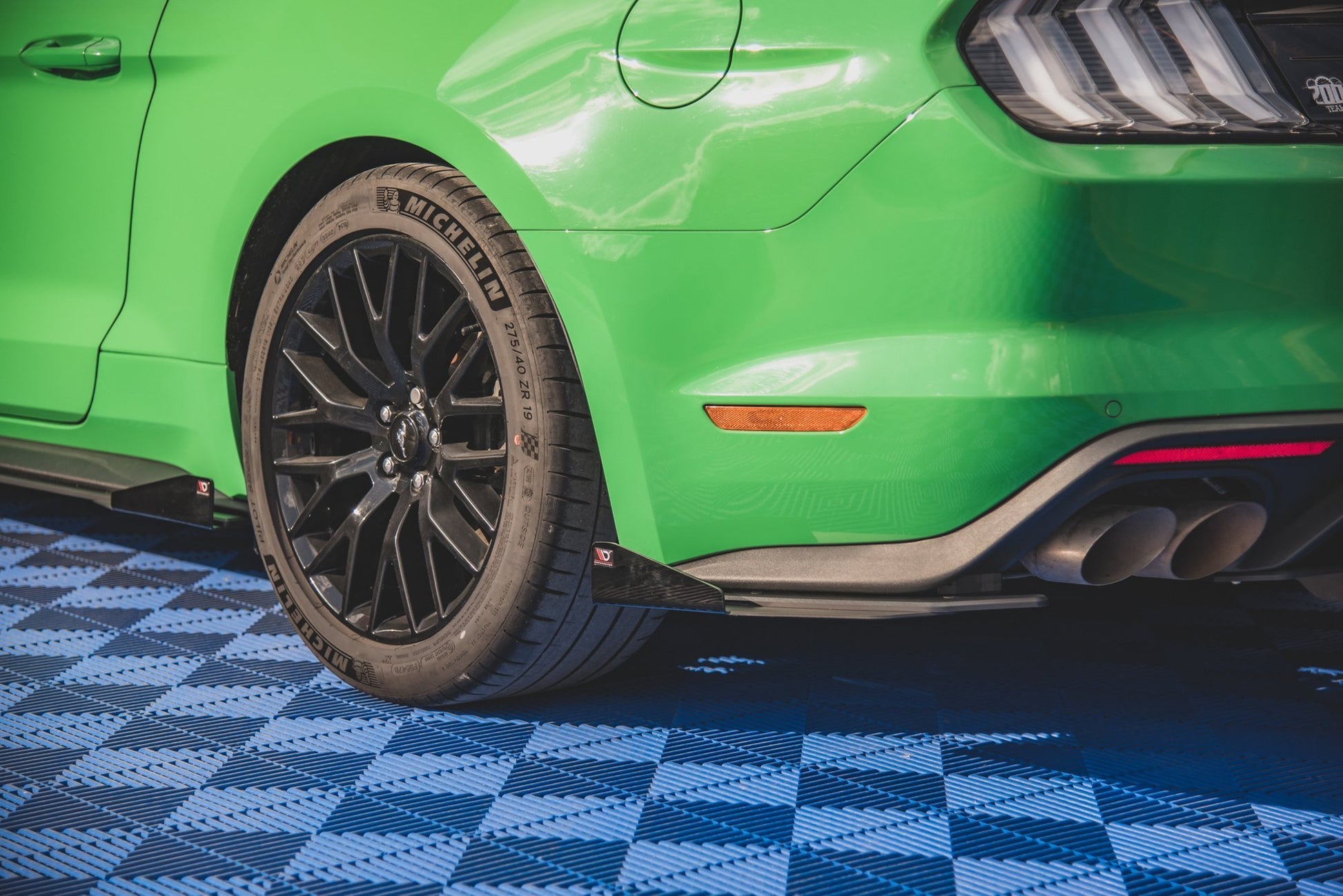 Maxton Street Pro Heck Ansatz Flaps Diffusor V.1 +Flaps für Ford Mustang GT Mk6 Facelift schwarz Hochglanz