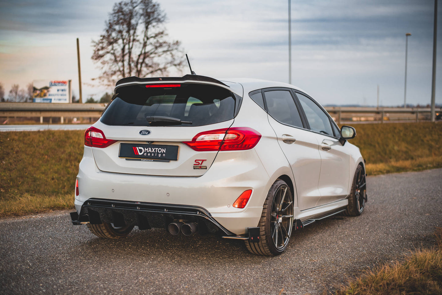 Maxton Heck Ansatz Flaps Diffusor für V.4 + Flaps Ford Fiesta ST Mk8