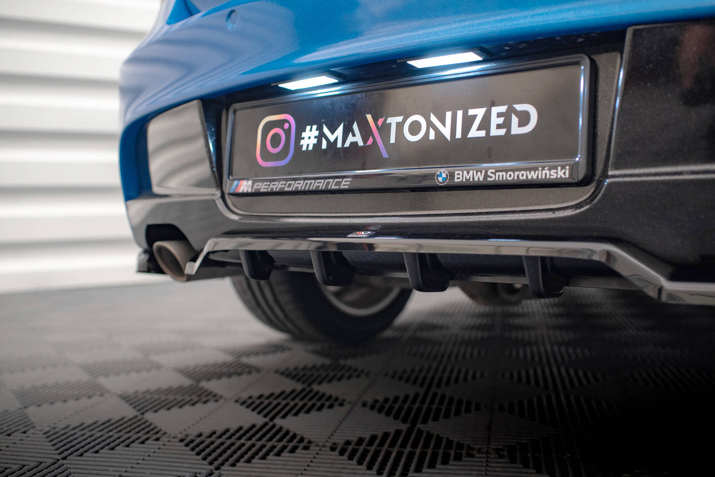 Maxton Mittlerer Diffusor Heck Ansatz DTM Look für BMW 1er M-Paket E87 Facelift schwarz Hochglanz