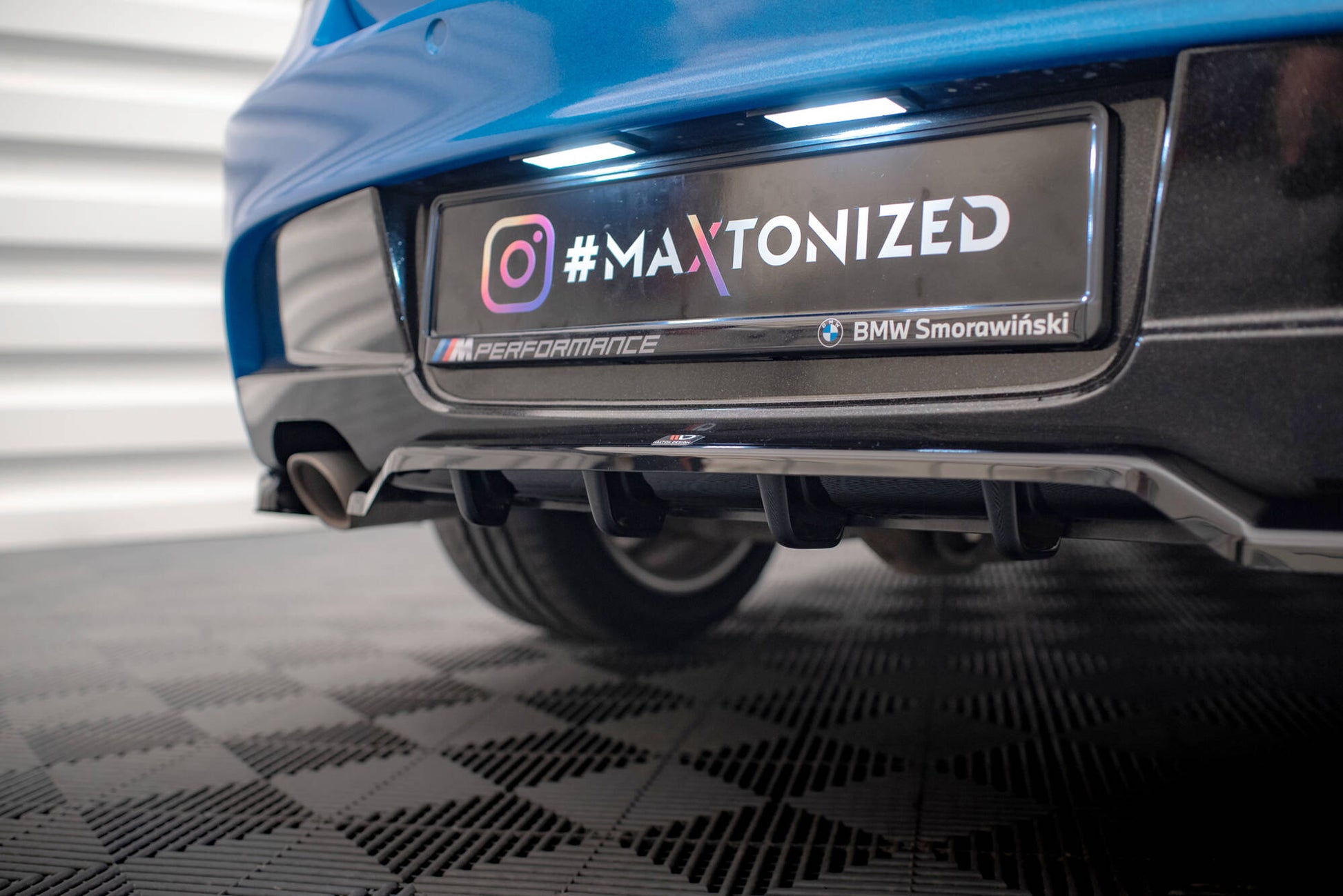 Maxton Mittlerer Diffusor Heck Ansatz DTM Look für BMW 1er M-Paket E87 Facelift schwarz Hochglanz