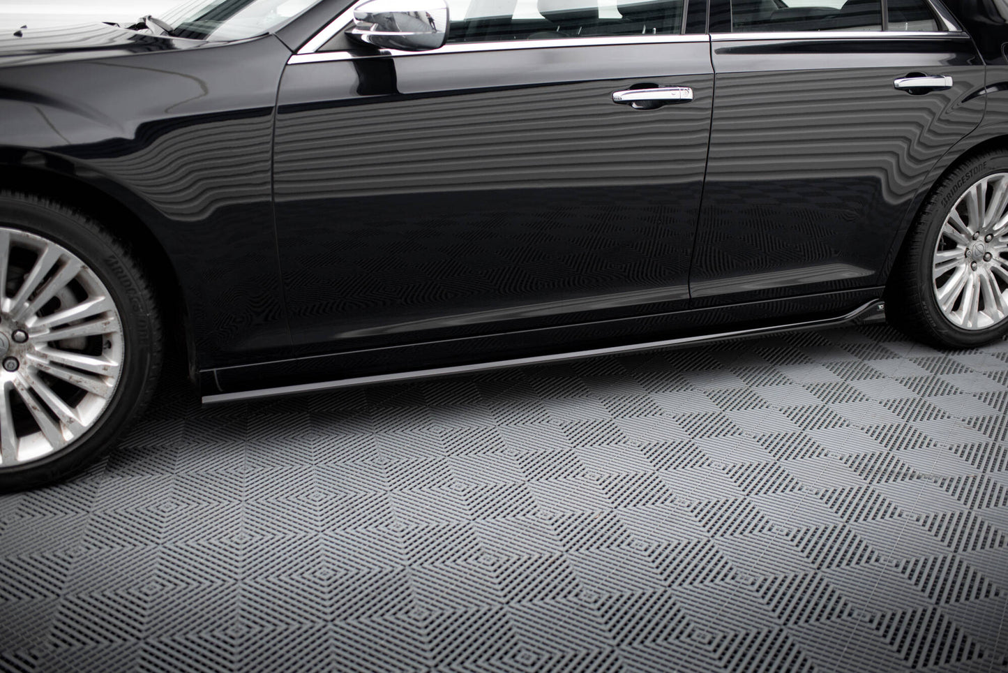 Maxton Seitenschweller Ansatz für Chrysler 300 Mk2 schwarz Hochglanz