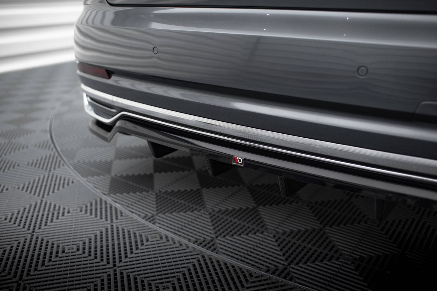 Maxton Mittlerer Diffusor Heck Ansatz DTM Look für Audi A8 D5 schwarz Hochglanz