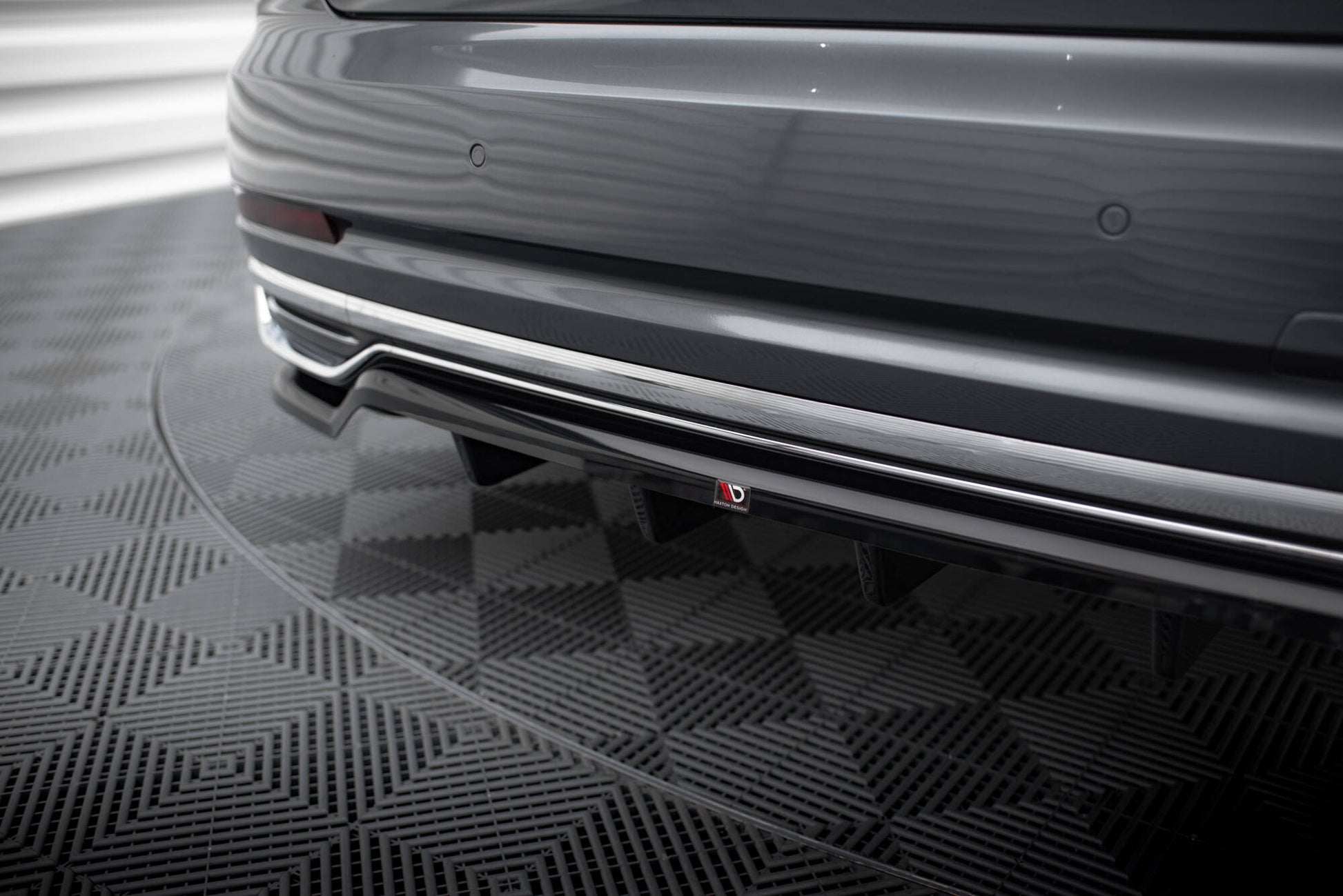 Maxton Mittlerer Diffusor Heck Ansatz DTM Look für Audi A8 D5 schwarz Hochglanz