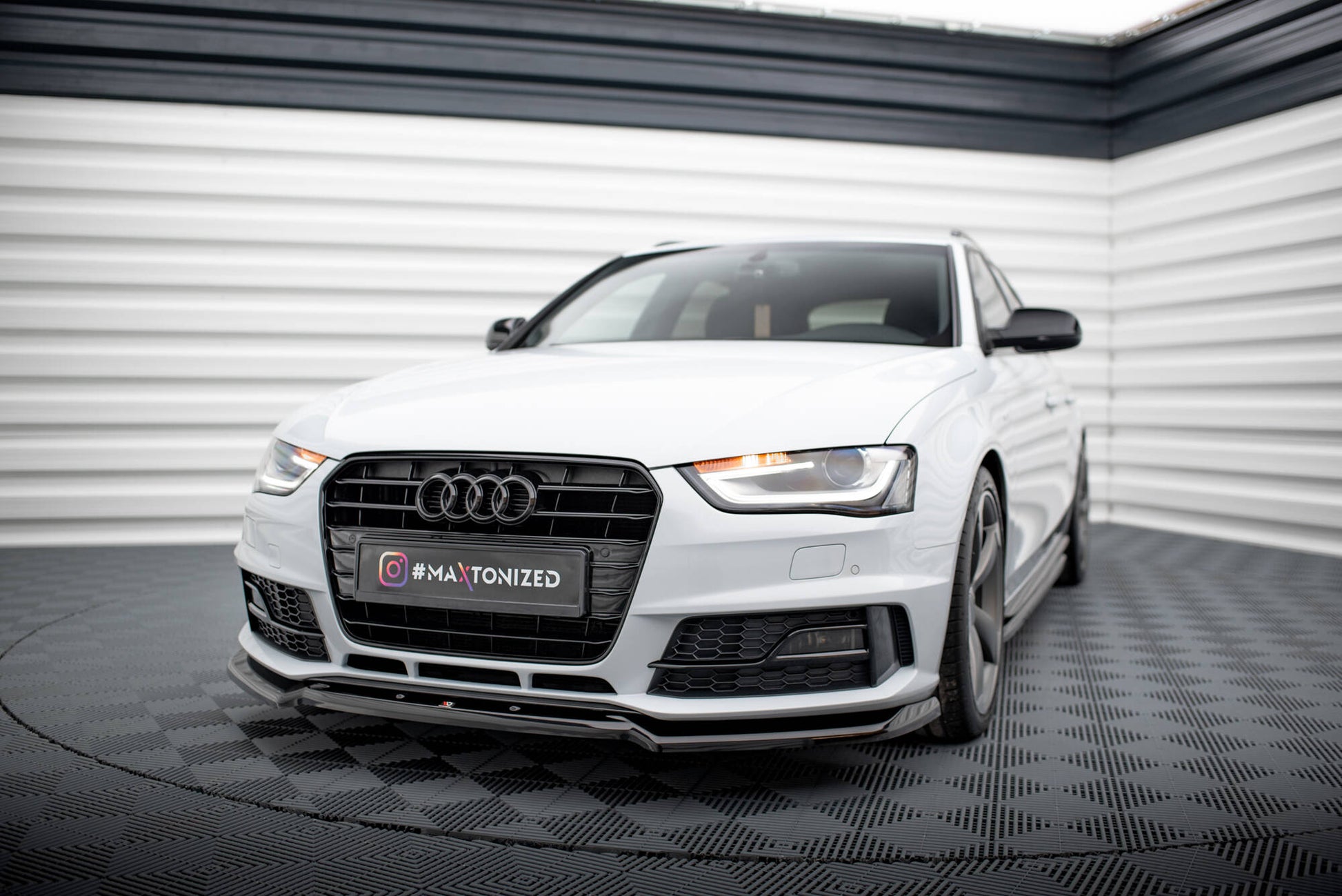 Maxton Front Ansatz V.2 für Audi A4 Competition B8 Facelift schwarz Hochglanz