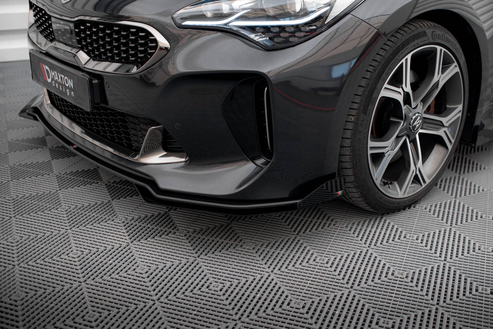 Maxton Front Flaps Kia Stinger GT / GT-Line / Standard Mk1 schwarz Hochglanz