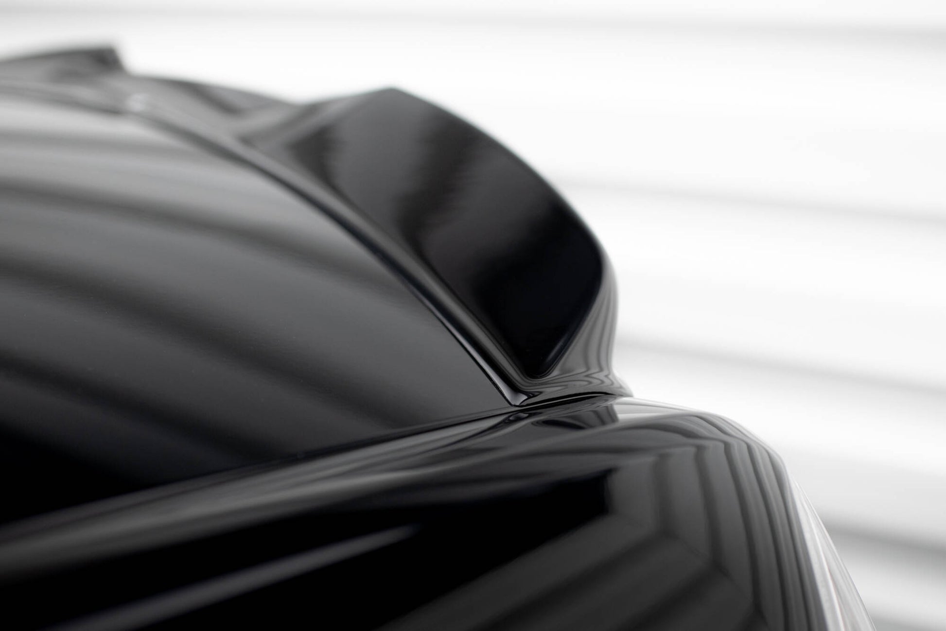 Maxton Spoiler CAP für 3D Chrysler 300 Mk2 schwarz Hochglanz