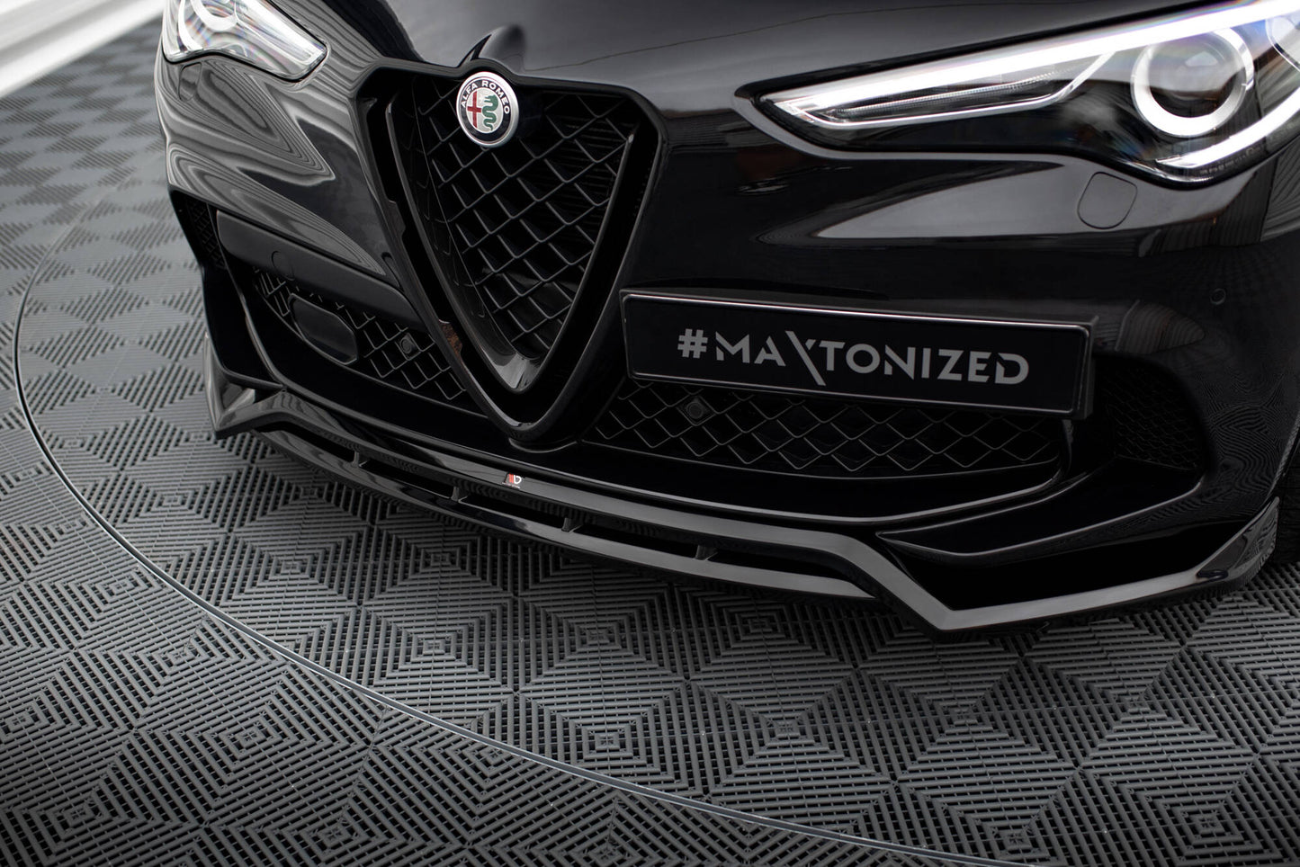 Maxton Front Ansatz für Alfa Romeo Stelvio Quadrifoglio Mk1 schwarz Hochglanz