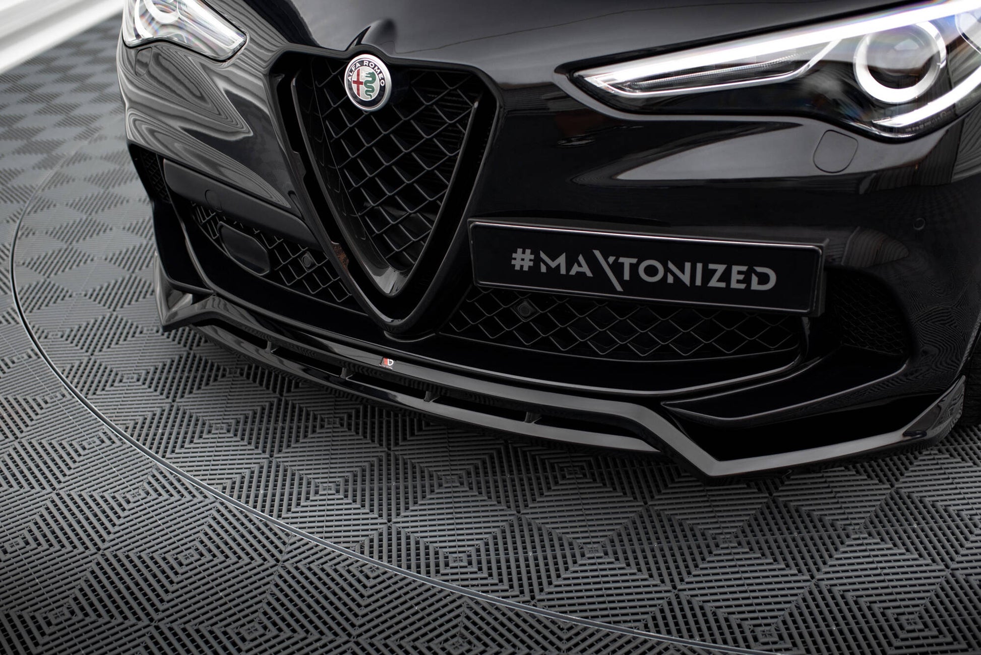 Maxton Front Ansatz für Alfa Romeo Stelvio Quadrifoglio Mk1 schwarz Hochglanz