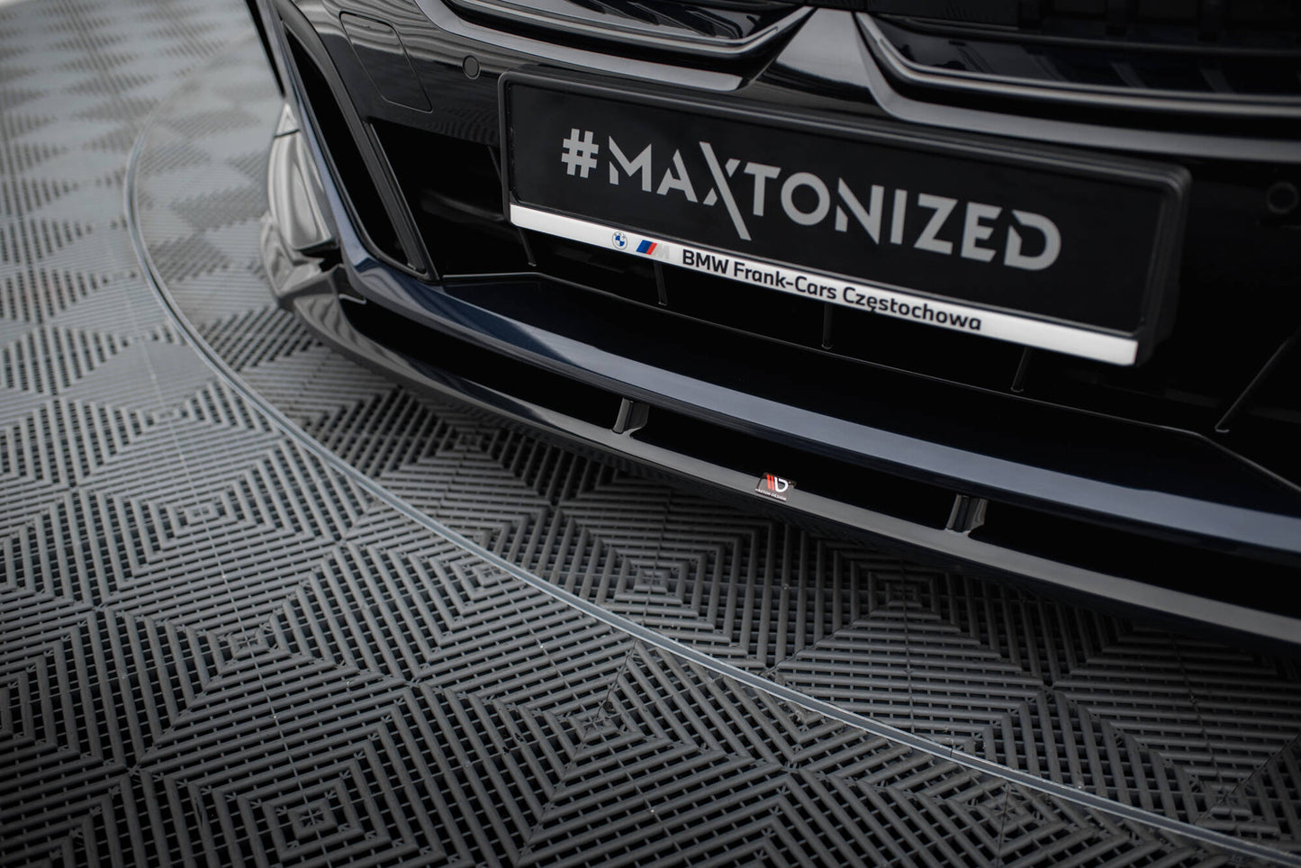 Maxton Front Ansatz V.1 für BMW 5er M-Paket G60 schwarz Hochglanz