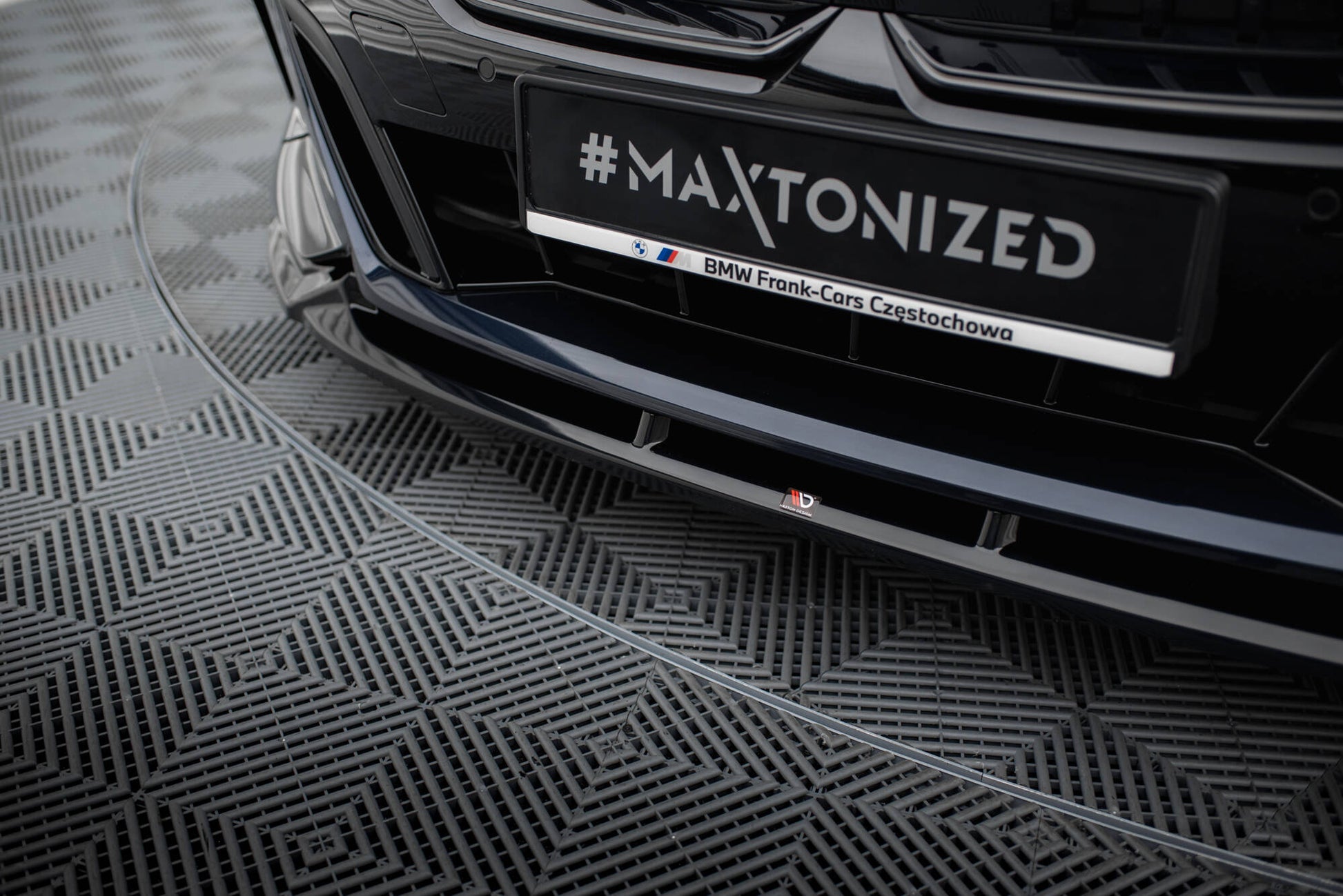 Maxton Front Ansatz V.1 für BMW 5er M-Paket G60 schwarz Hochglanz