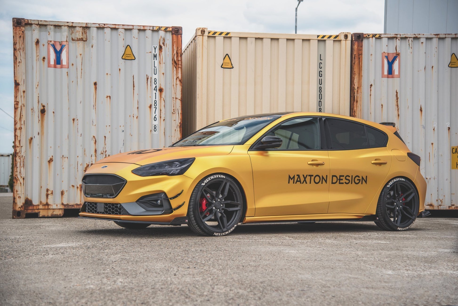 Maxton Robuste Racing Seitenschweller Ansatz für für + Flaps Ford Focus ST / ST-Line Mk4 schwarz Hochglanz