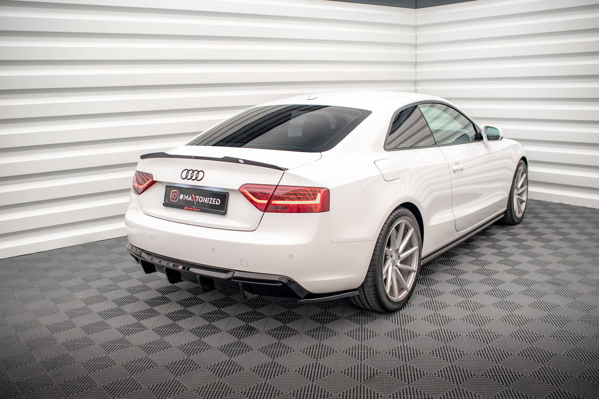 Maxton Heck Ansatz Flaps Diffusor für Audi A5 Coupe 8T Facelift schwarz Hochglanz