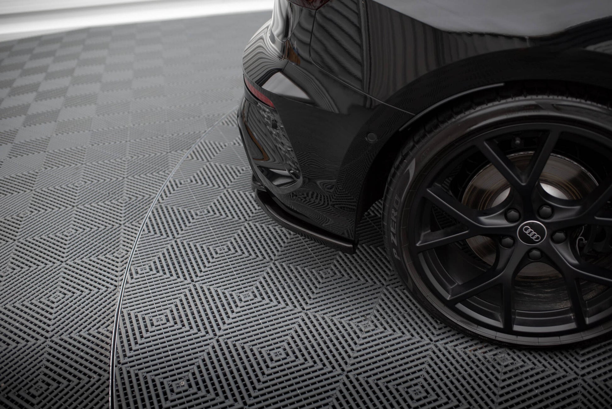 Maxton Heck Ansatz Flaps Diffusor V.1 für Audi RS3 Sportback 8Y schwarz Hochglanz