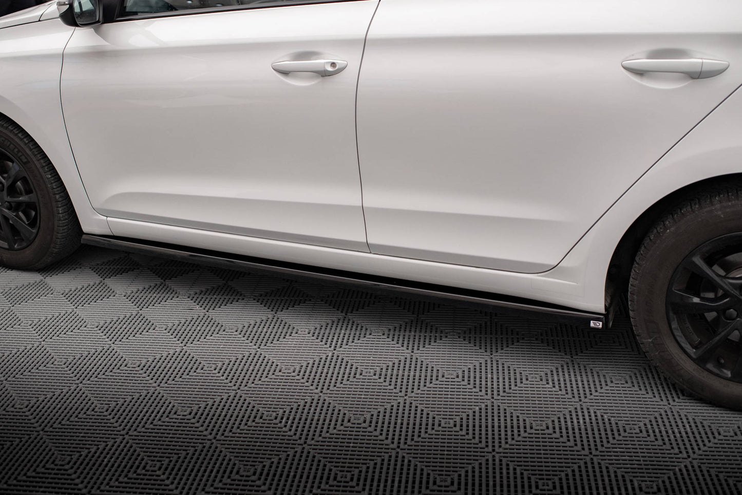 Maxton Seitenschweller Ansatz für Hyundai I20 Mk2 Facelift schwarz Hochglanz