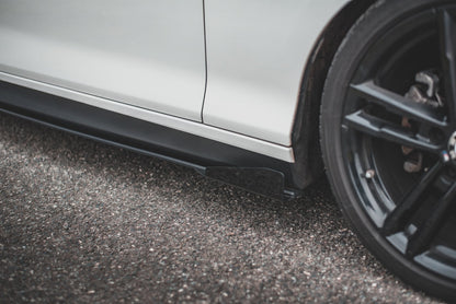 Maxton Robuste Racing Seitenschweller Ansatz für für V.2 + Flaps BMW 1er F20 M135i / M140i / M-Paket schwarz Hochglanz