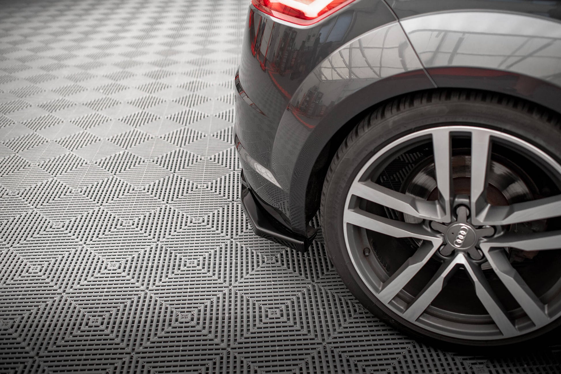 Maxton Heck Ansatz Flaps Diffusor V.1 für Audi TT S-Line 8S schwarz Hochglanz