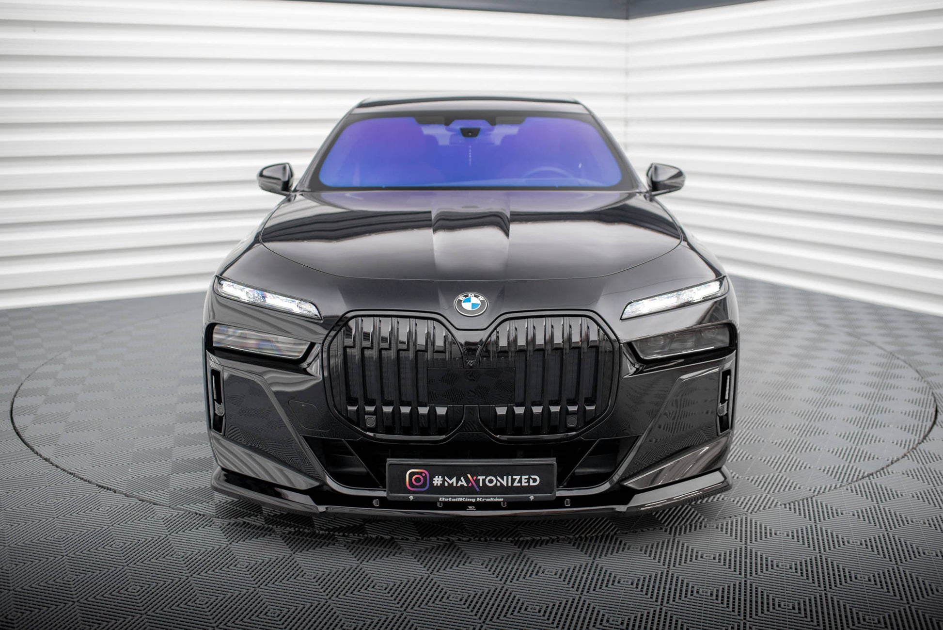 Maxton Front Ansatz V.1 für BMW 7 M-Paket / M760e / i7 M-Paket G70   schwarz Hochglanz