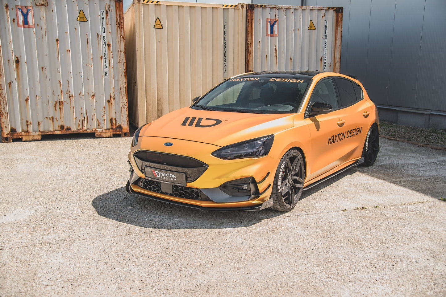 Maxton Robuste Racing Front Ansatz für passend +Flaps für Ford Focus ST / ST-Line Mk4 schwarz Hochglanz