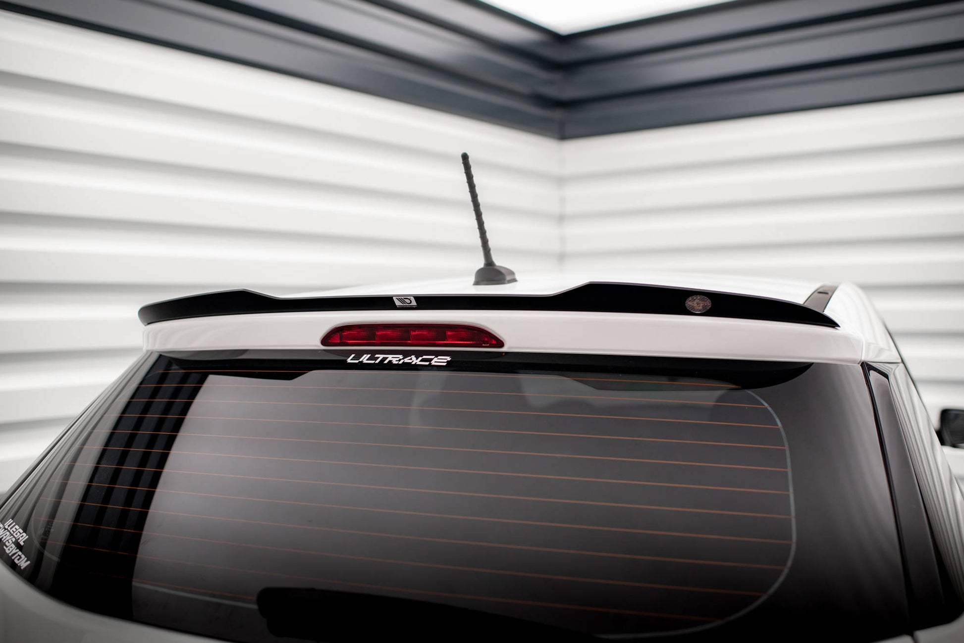 Maxton Spoiler CAP für Hyundai I20 Mk2 Facelift schwarz Hochglanz