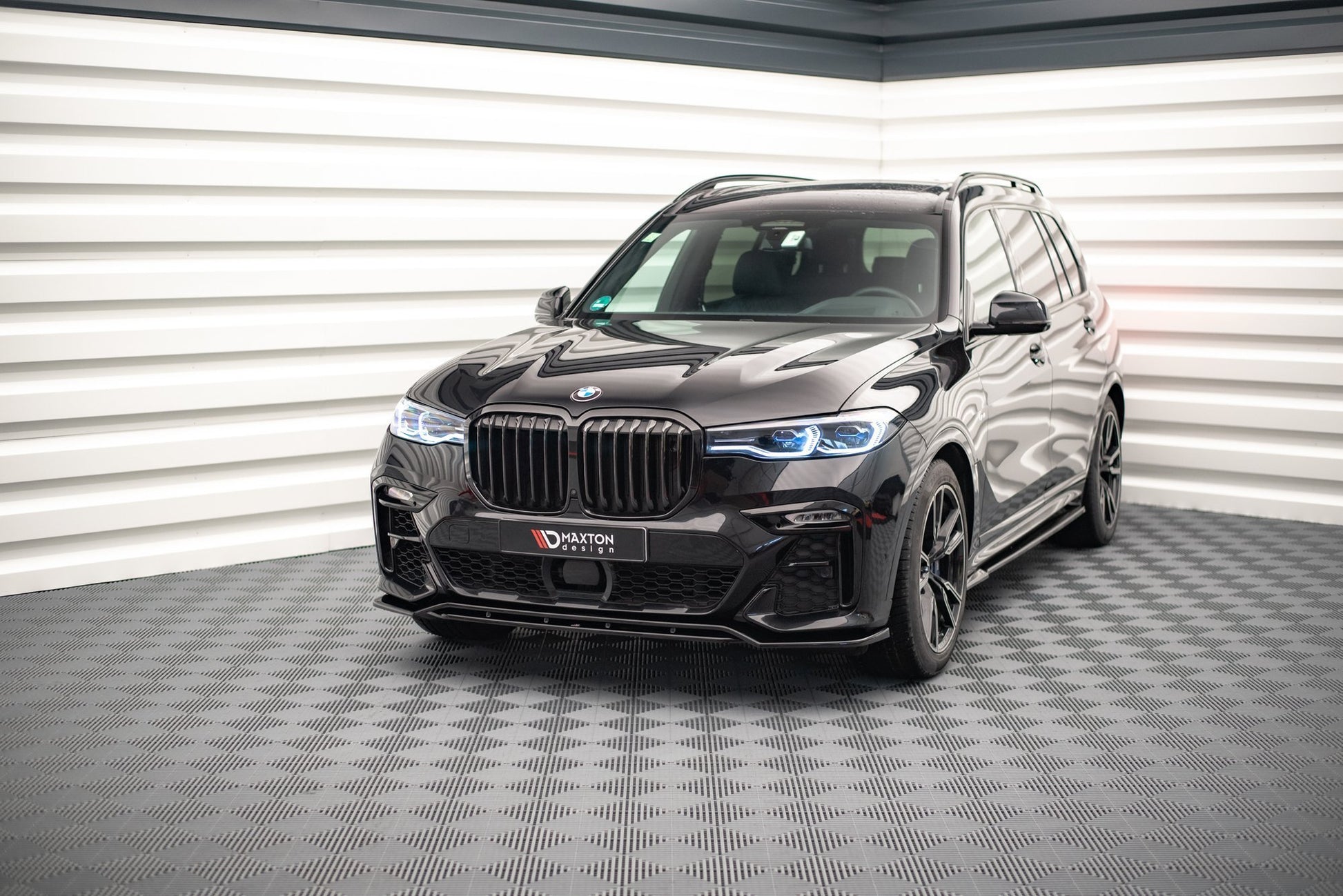 Maxton Front Ansatz V.1 für BMW X7 M G07 schwarz Hochglanz